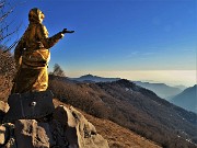 52 In discesa ripasso dalla 'Mamma dei cieli accompagnaci in Volo' (al punto di decollo parapendio 1330 m)